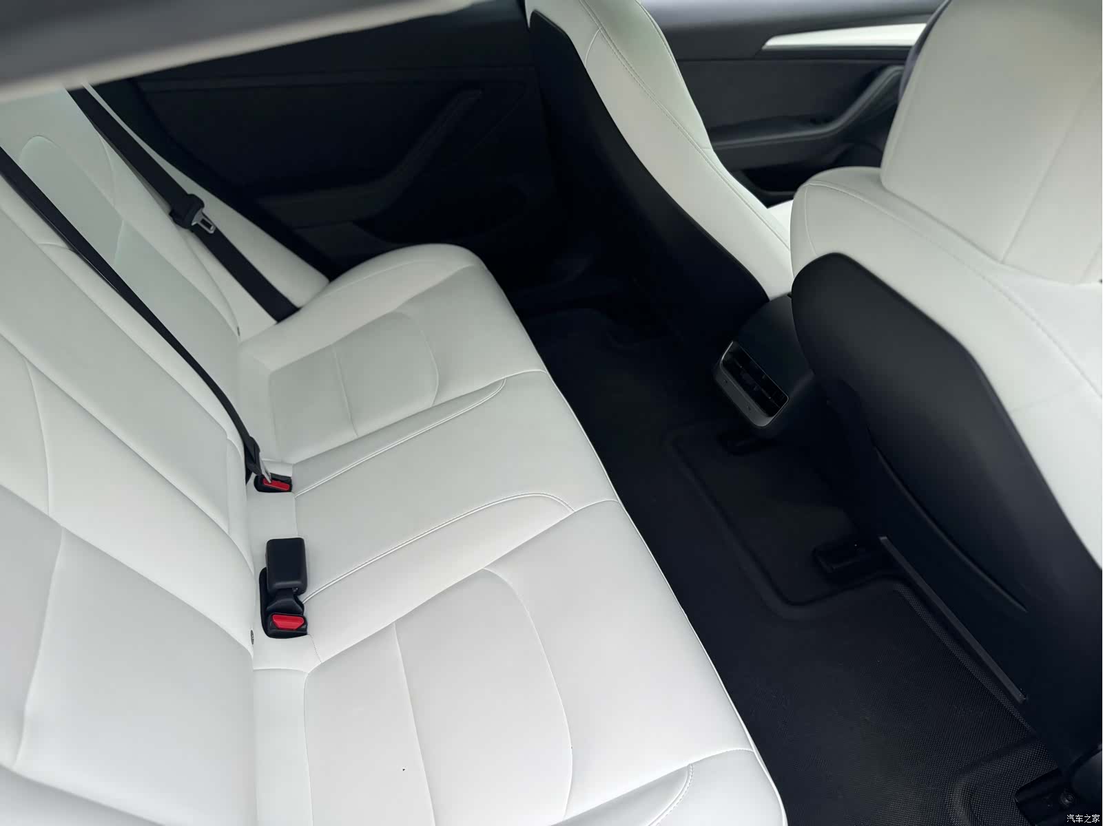 Tesla Model 3, 2021 12
