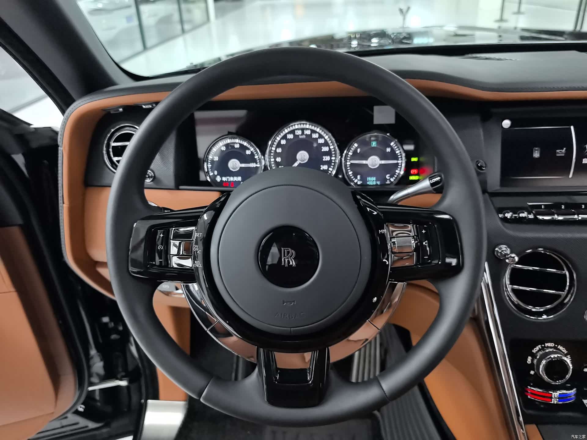 Rolls-Royce Cullinan, 2022 7