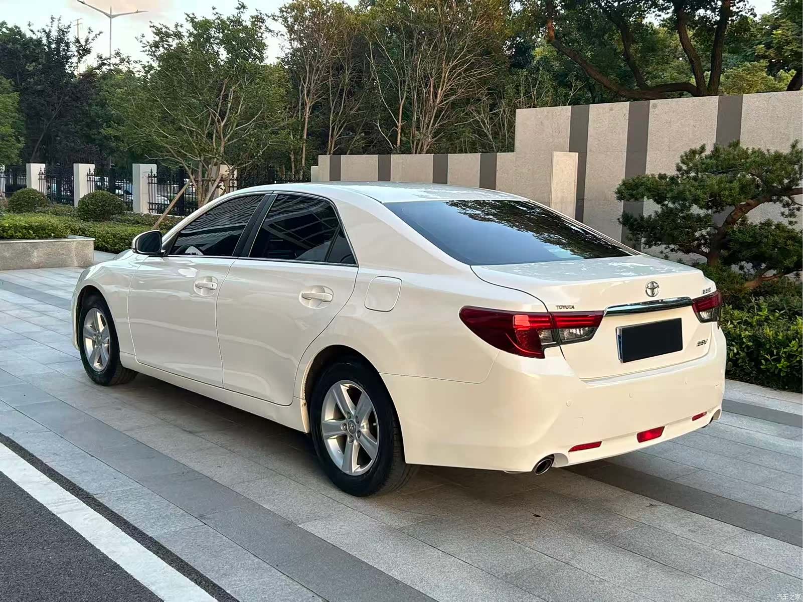 Toyota 2.5V, 2016 13