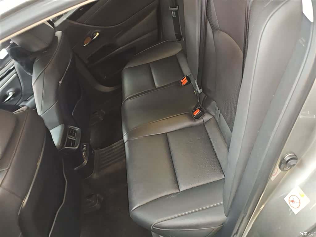 Lexus ES, 2019 17