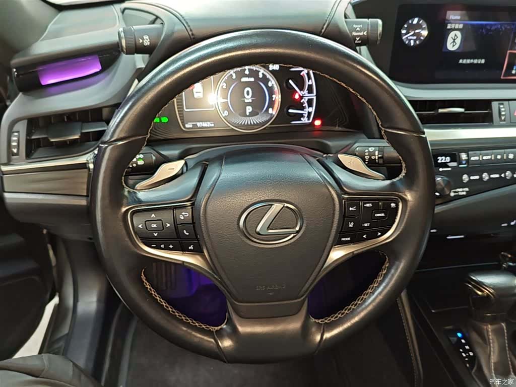 Lexus ES, 2019 11
