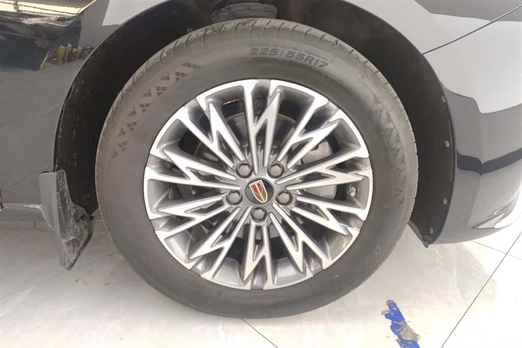 Hongqi H5, 2024 6