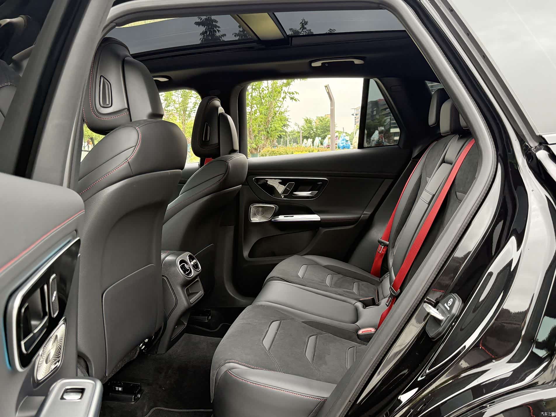 Mercedes-Benz GLC, 2026 11