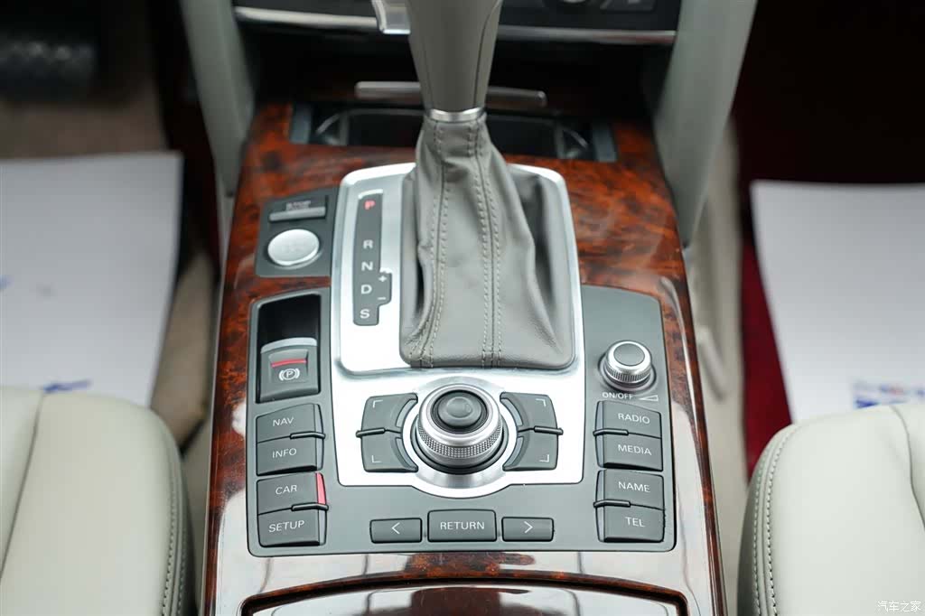Audi A6L, 2011 18