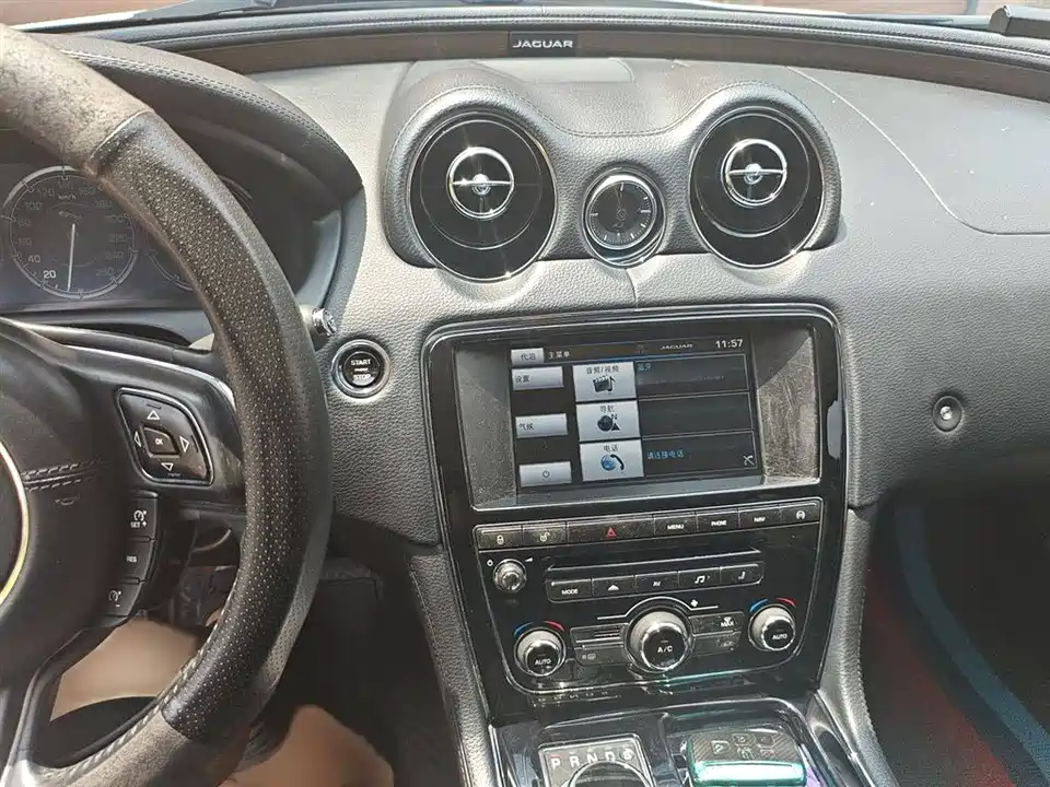 Jaguar XJ Jaguar XJ