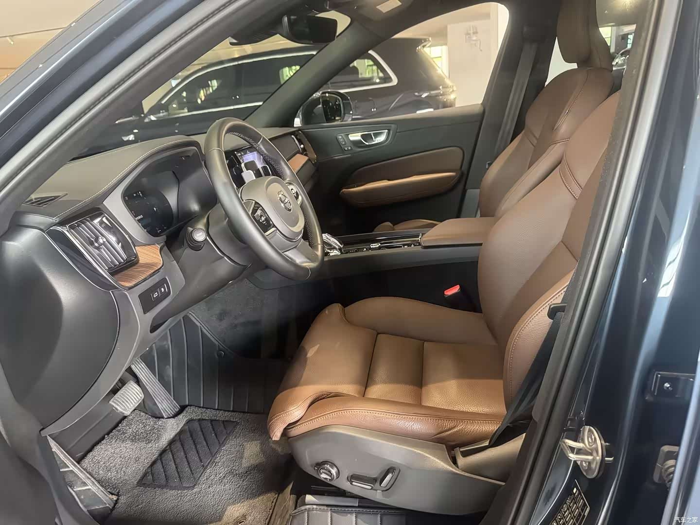 Volvo XC60, 2025 6