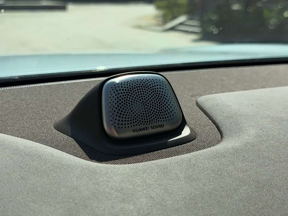 AITO Ask the world M7