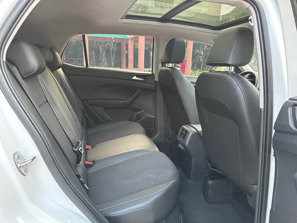 Volkswagen Exploring the shadow