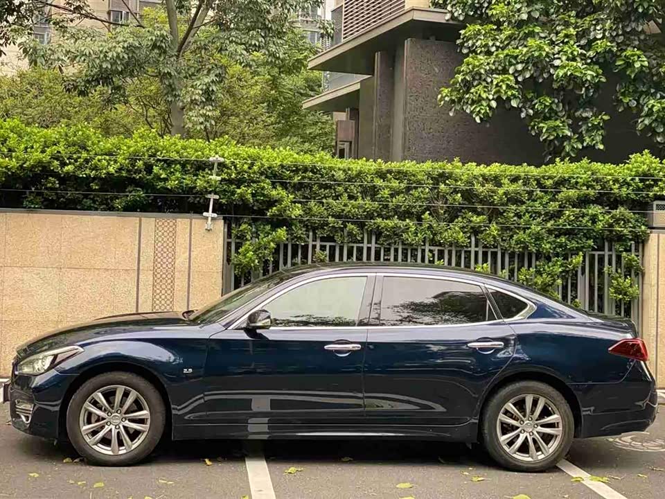 Infiniti Q70 Infiniti Q70
