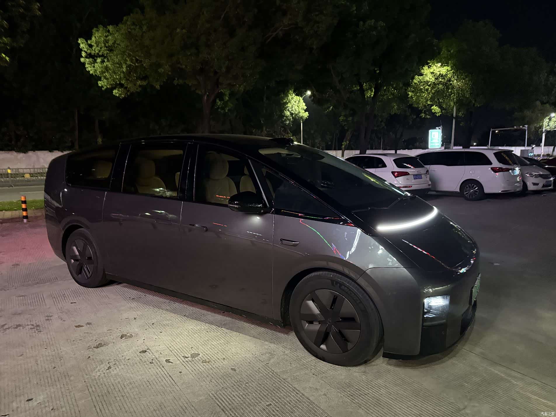 Li Auto MEGA, 2024 8