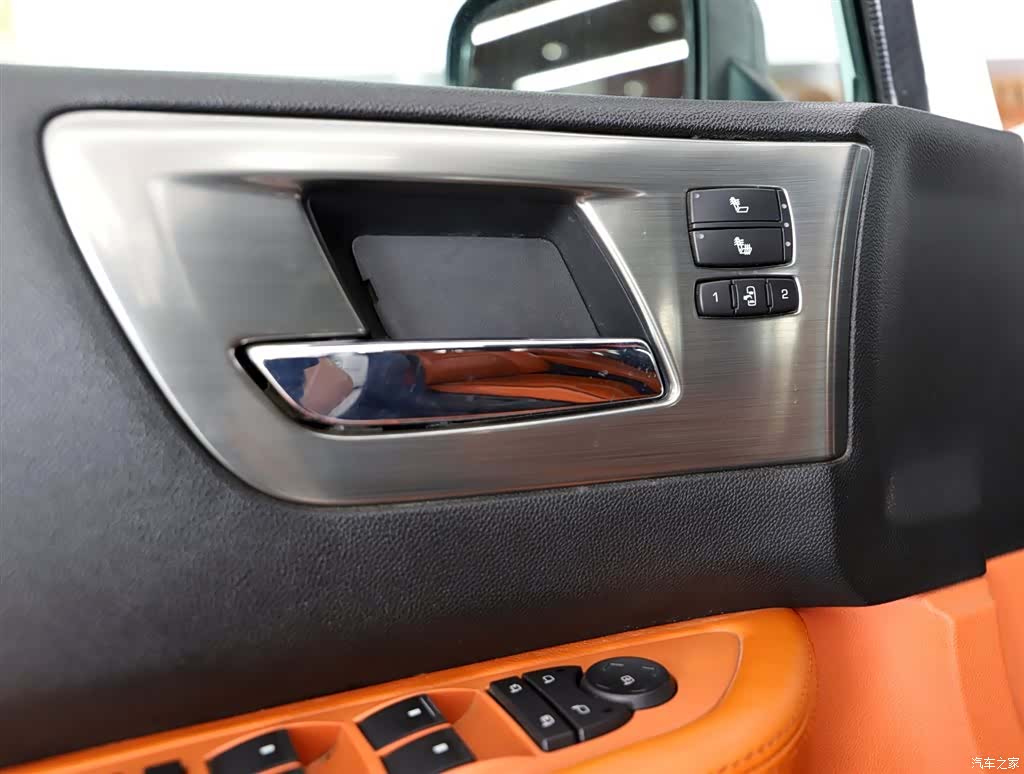 Hummer H2, 2013 19