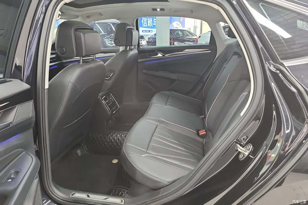 Volkswagen Passat, 2024 11