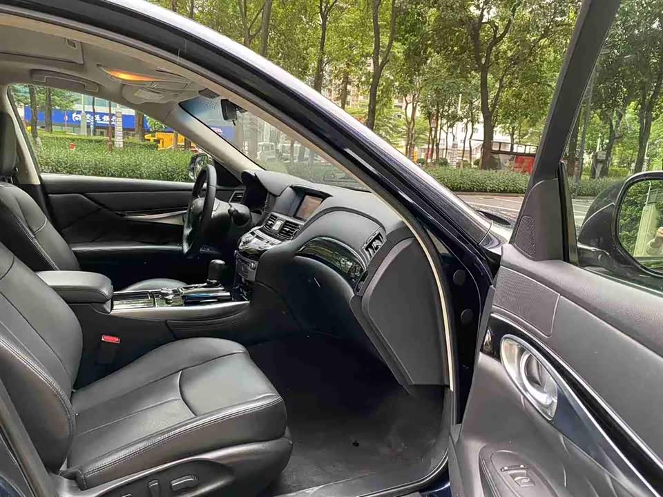 Infiniti Q70 Infiniti Q70