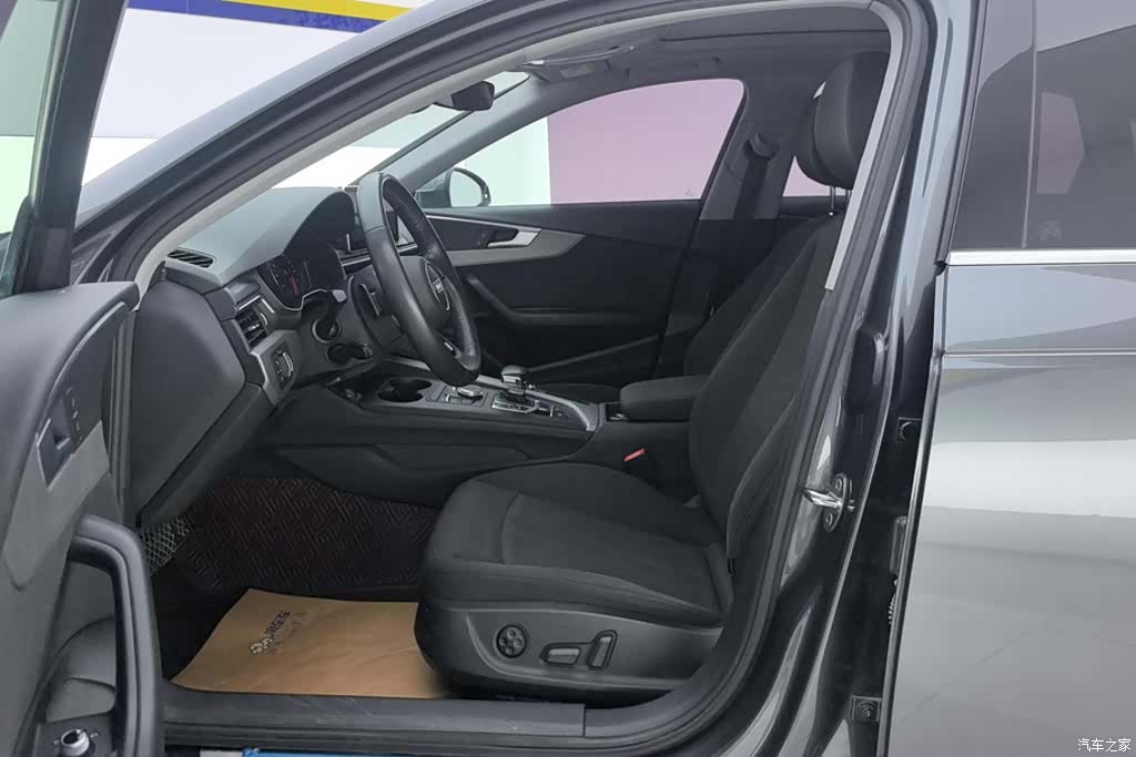 Audi A4L, 2019 9
