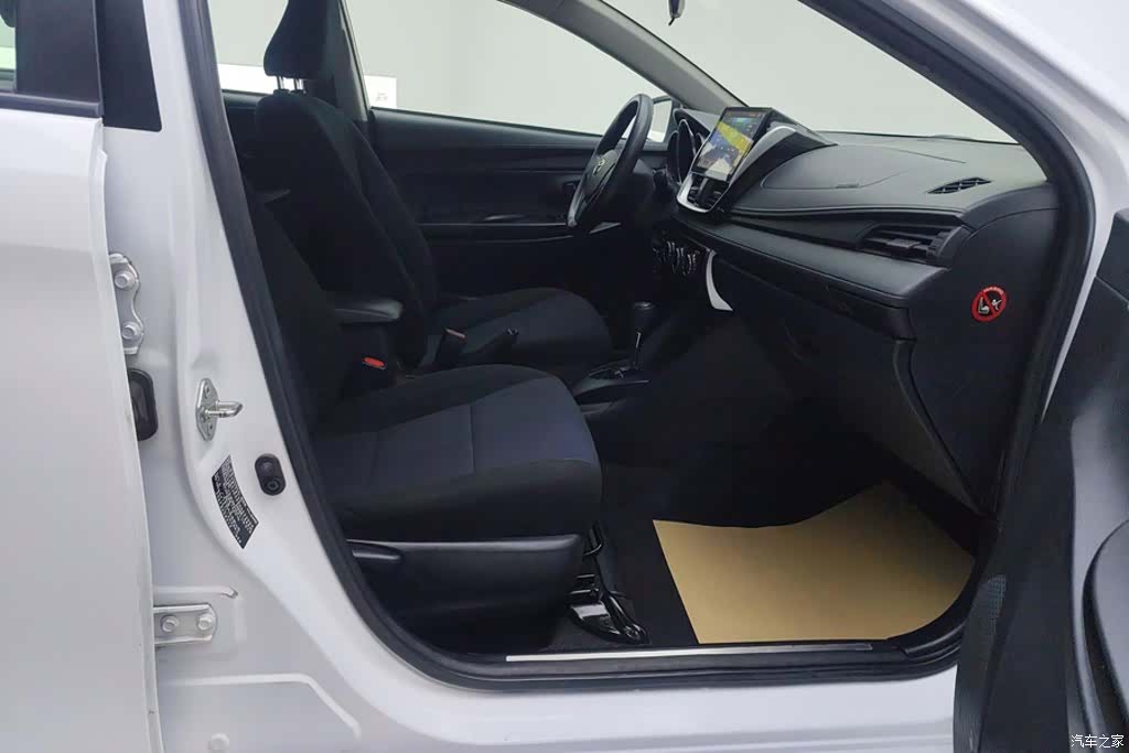 Toyota YARiS L, 2017 8