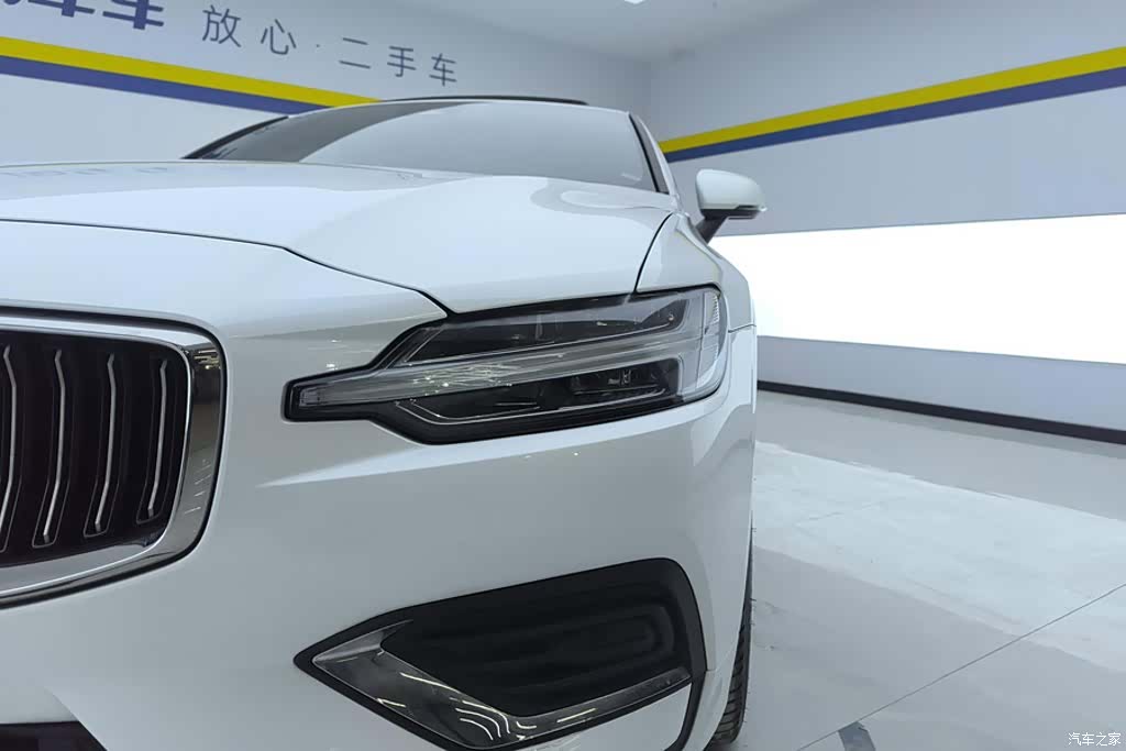 Volvo S60, 2024 все фото