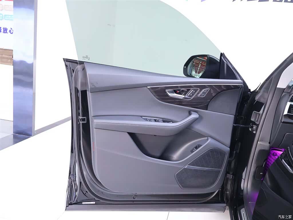 Audi Q8, 2023 18
