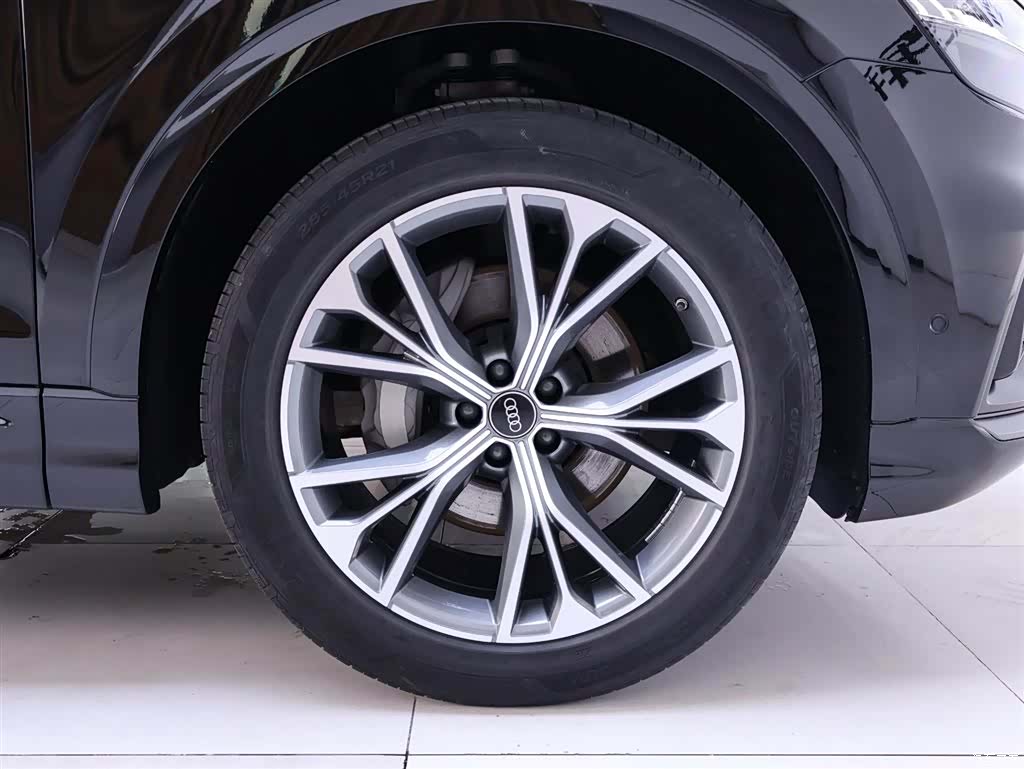 Audi Q8, 2023 6