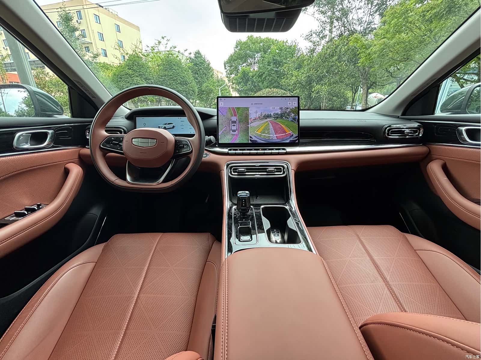 Geely Emgrand, 2025 13