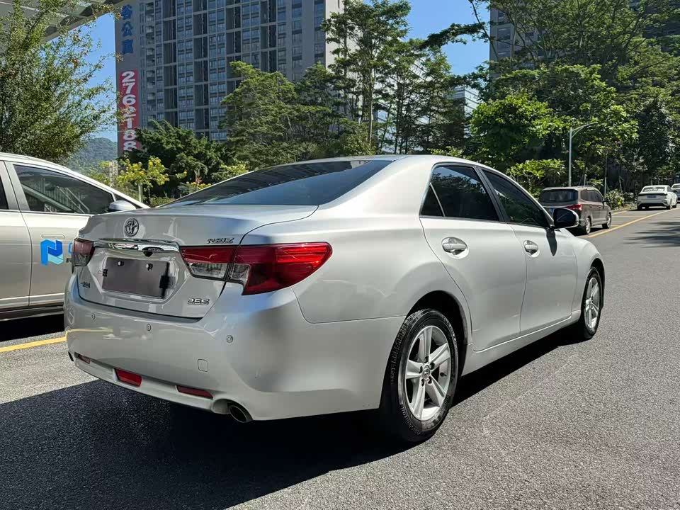 Toyota Reiz