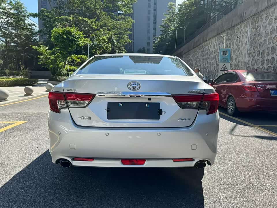 Toyota Reiz