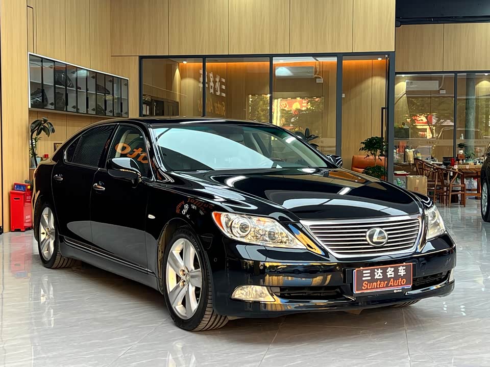 Lexus LS