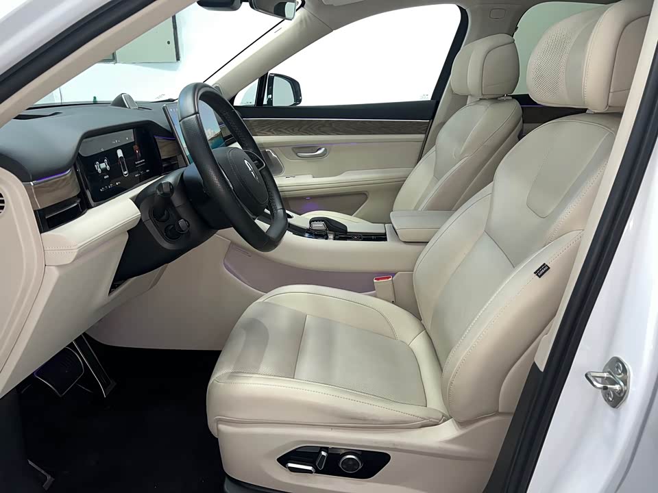 AITO Ask the world M5