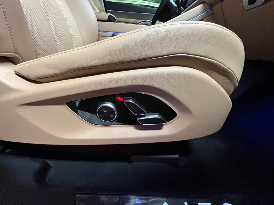 AITO Ask the world M7