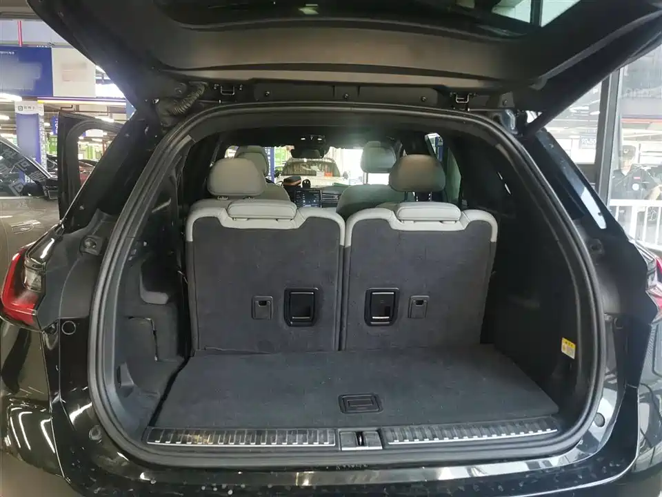 NIO ES8