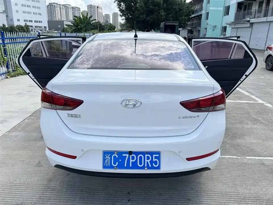 Hyundai Accept