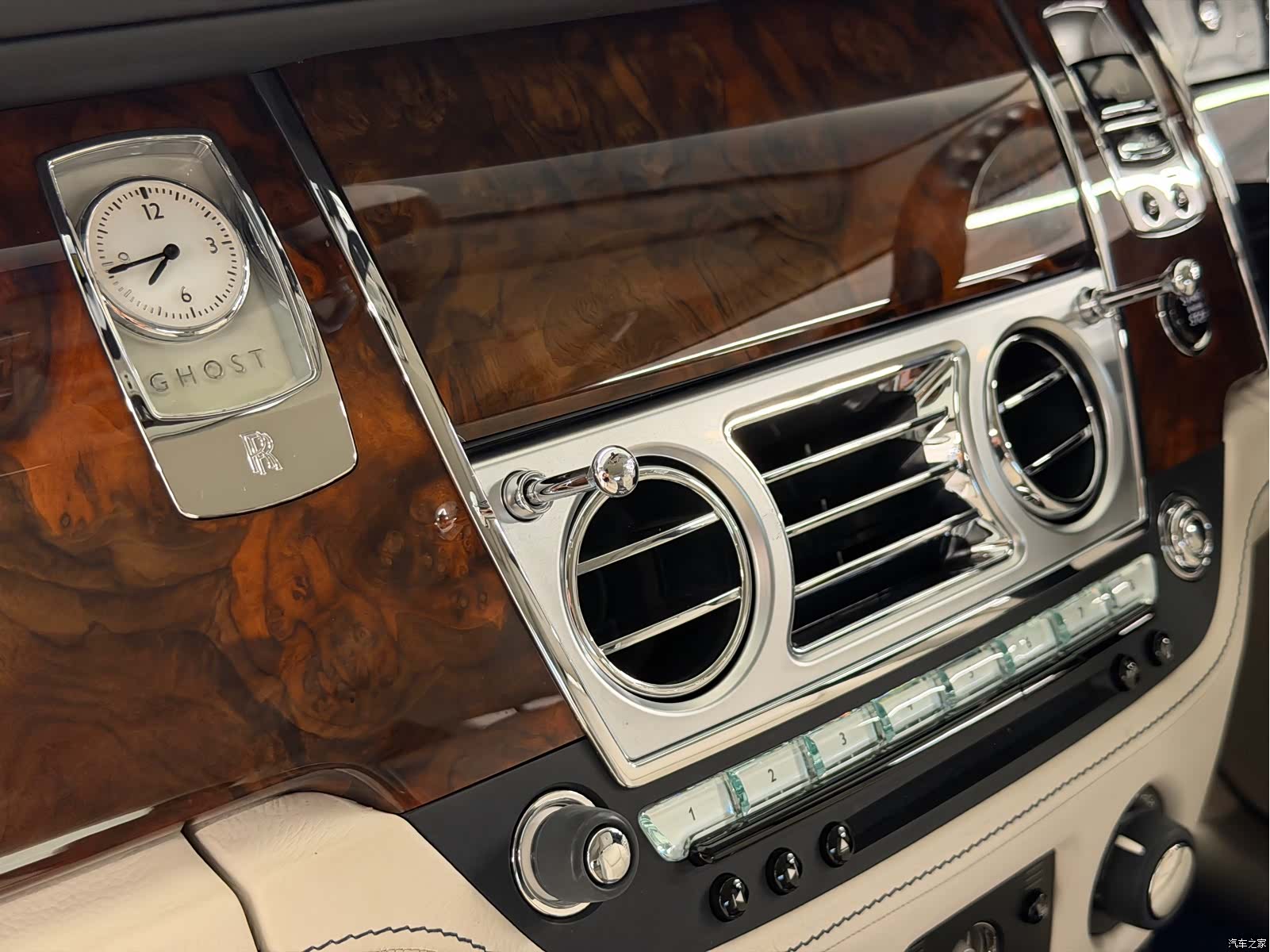 Rolls-Royce Ghost, 2015 10