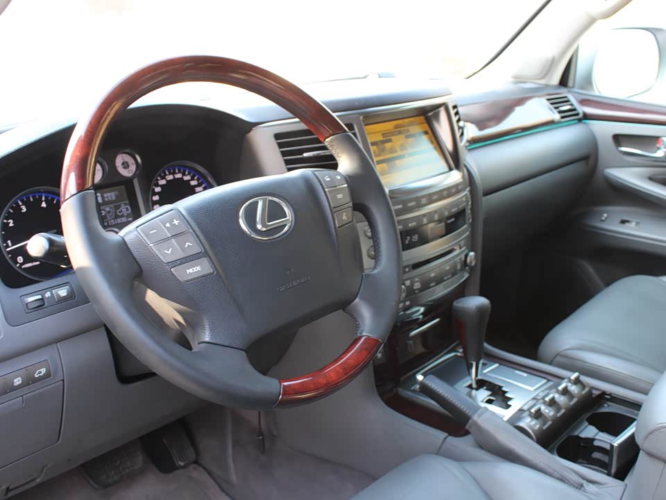 Lexus LX