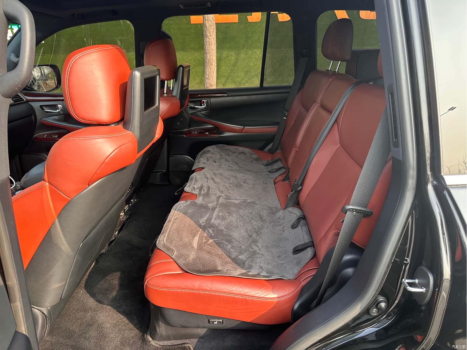 Lexus LX, 2015 14