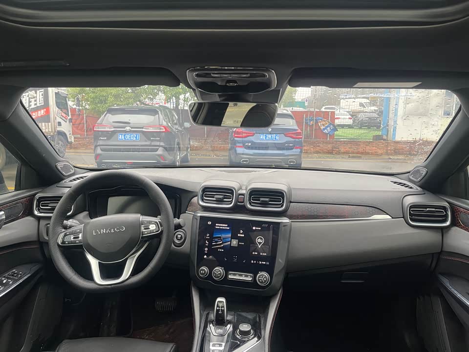 Lynk & Co 03