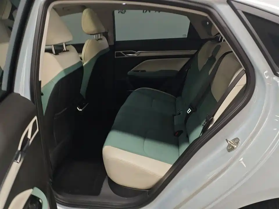 Geely Emgrand L HiP Geely Emgrand L HiP