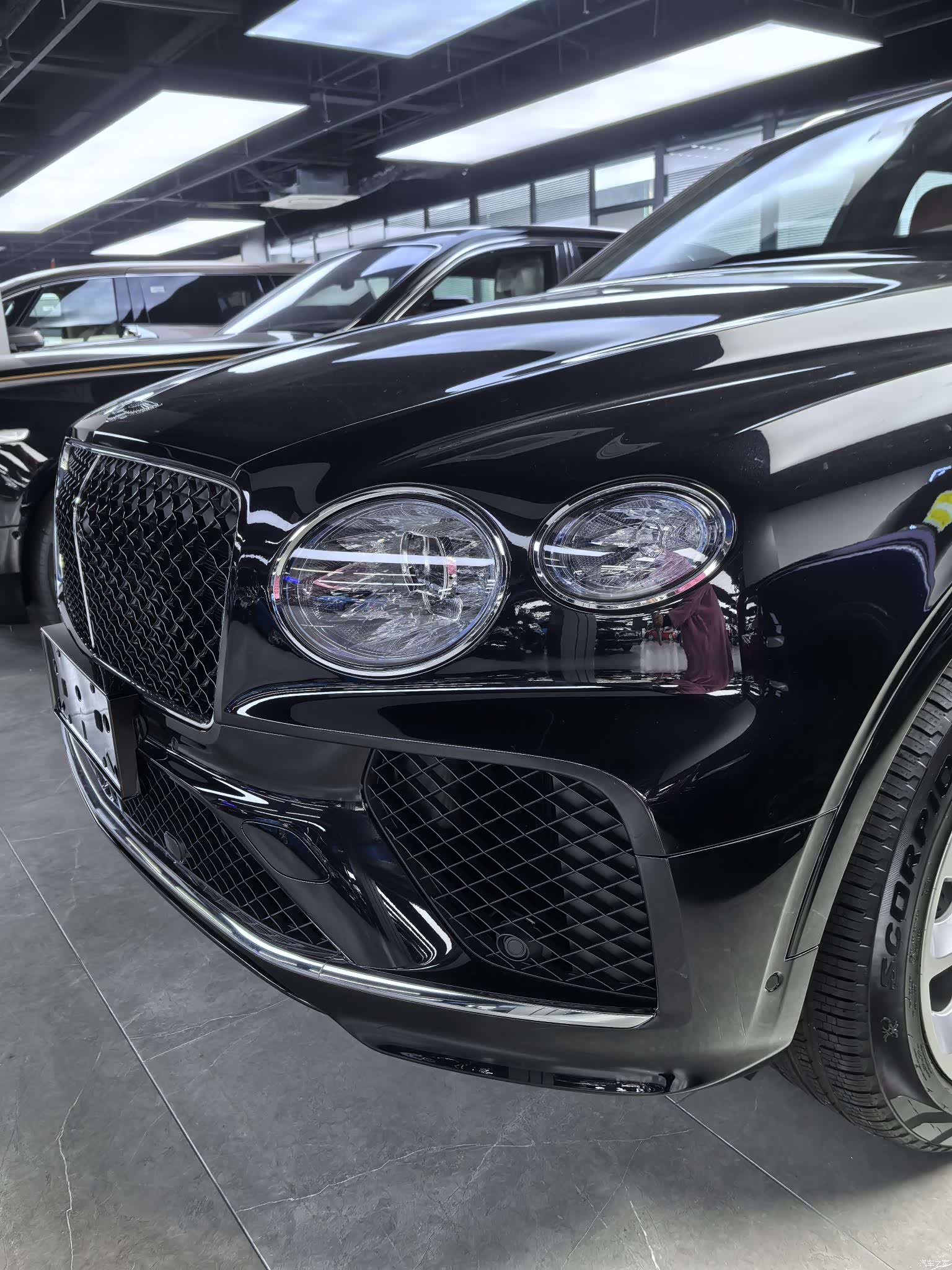 Bentley Bentayga, 2024 3