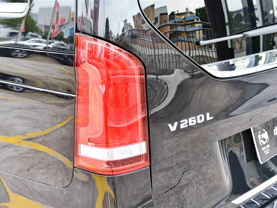 Mercedes-Benz V-class