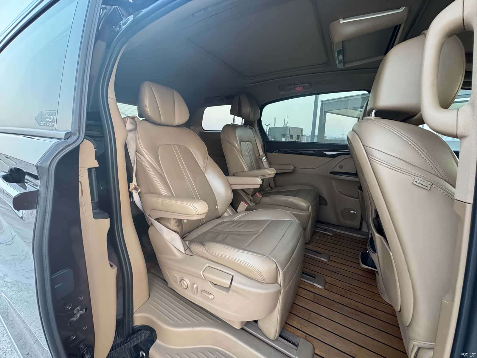 Buick GL8, 2018 9