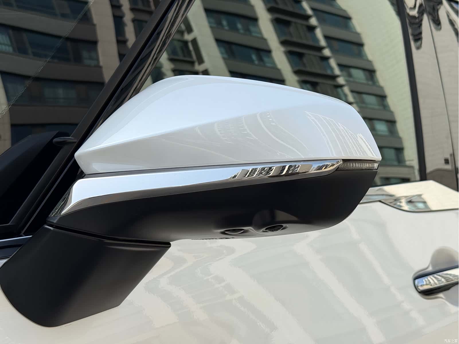 Lexus LM, 2025 8
