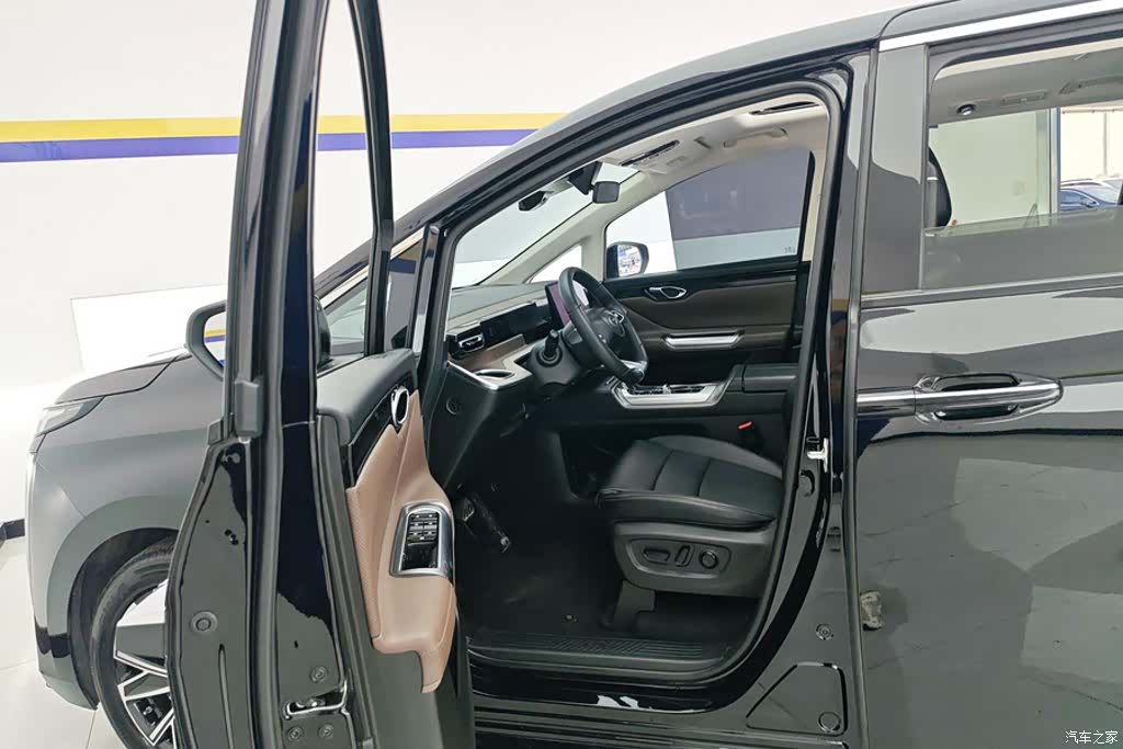 Trumpchi E8, 2025 9