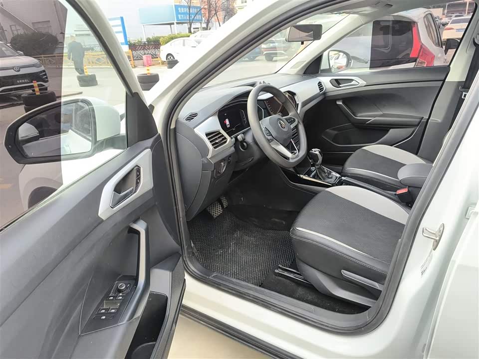 Volkswagen Exploring the shadow