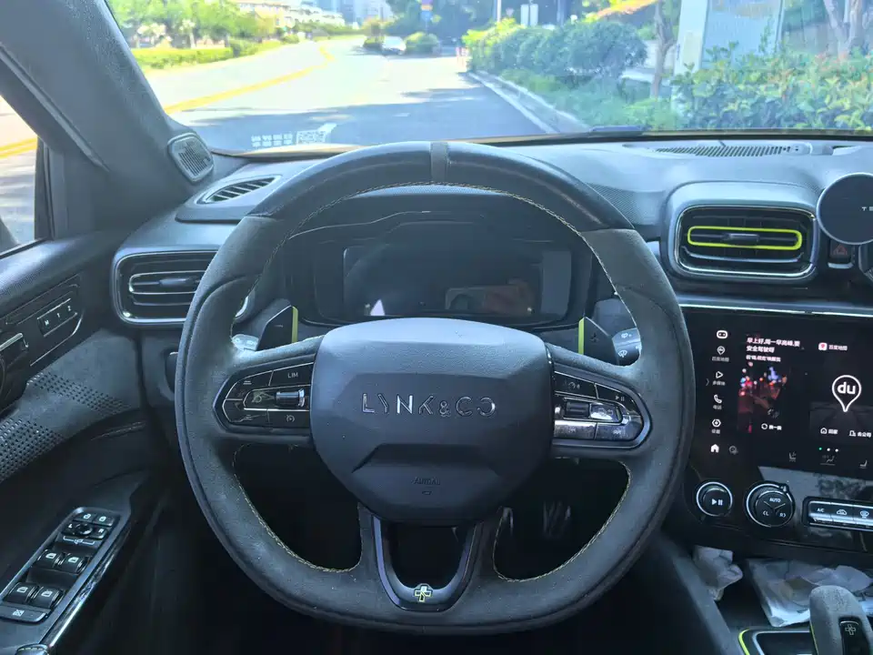 Lynk & Co 03