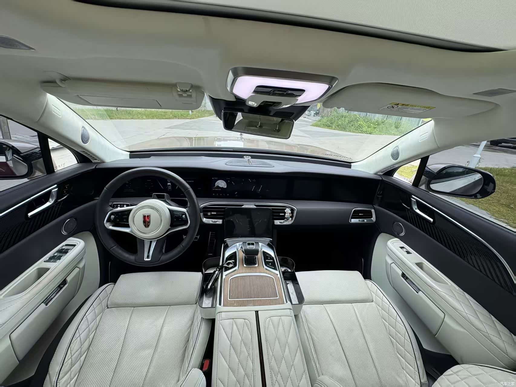 Hongqi E-HS9, 2021 12