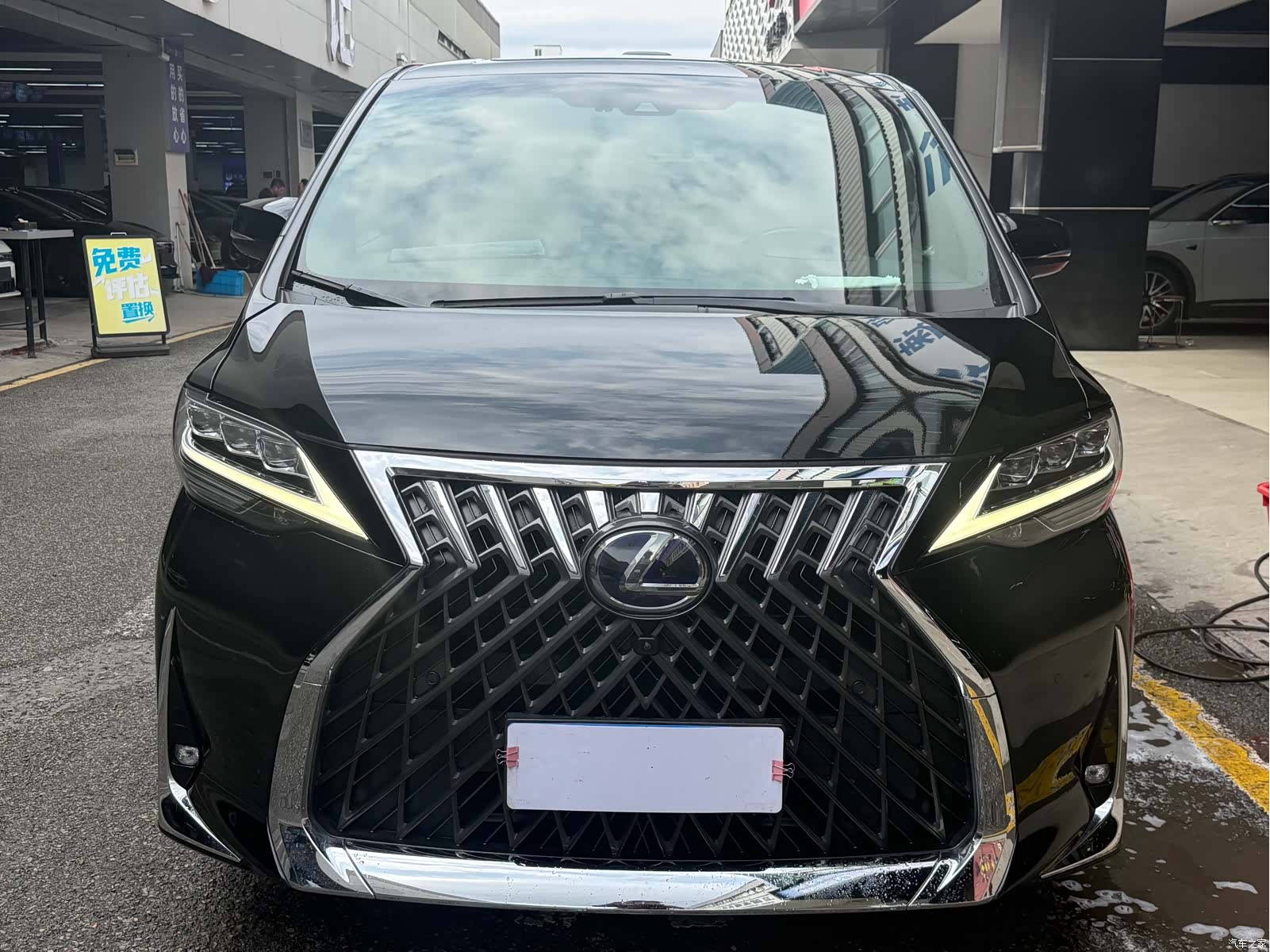 Lexus LM, 2022 2