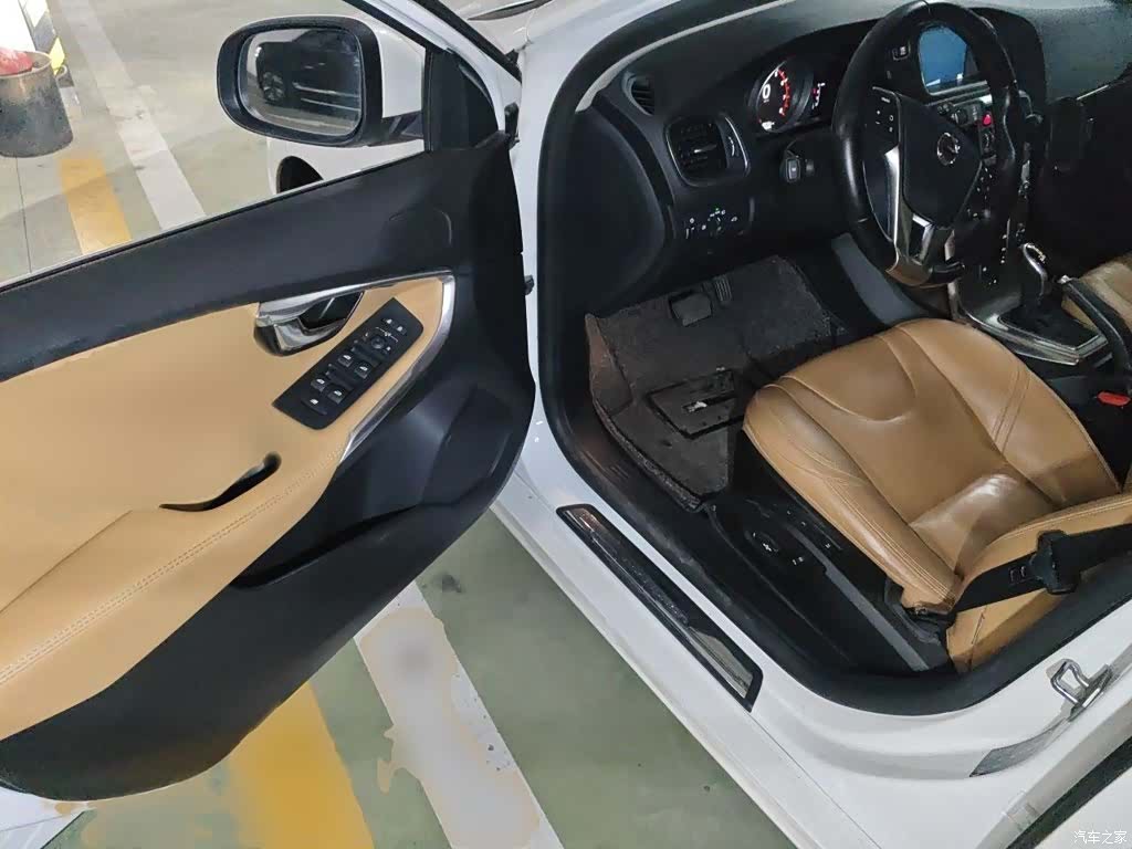 Volvo V40, 2016 14