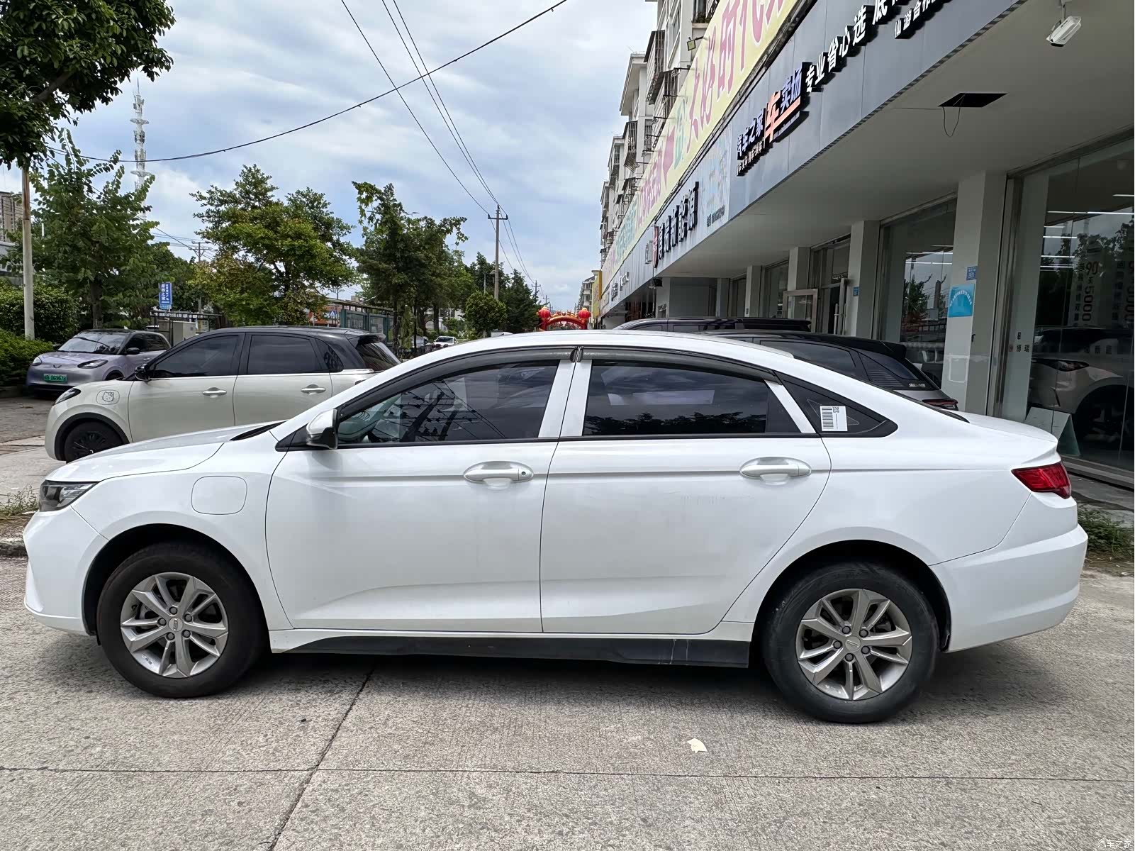 Geely Emgrand, 2022 3
