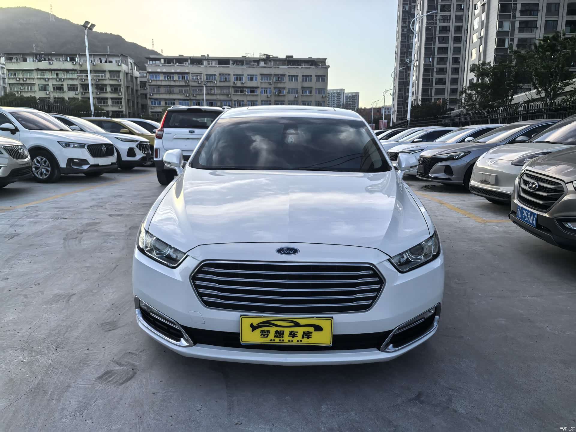 Ford Taurus, 2017 3