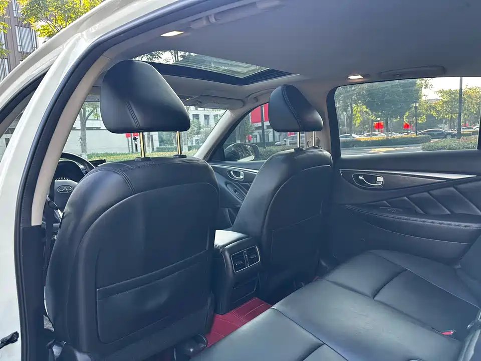 Infiniti Q50L