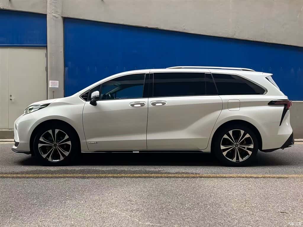Toyota Granvia, 2023 3