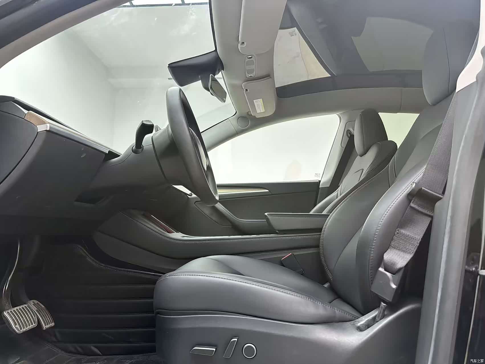 Tesla Model Y, 2023 4